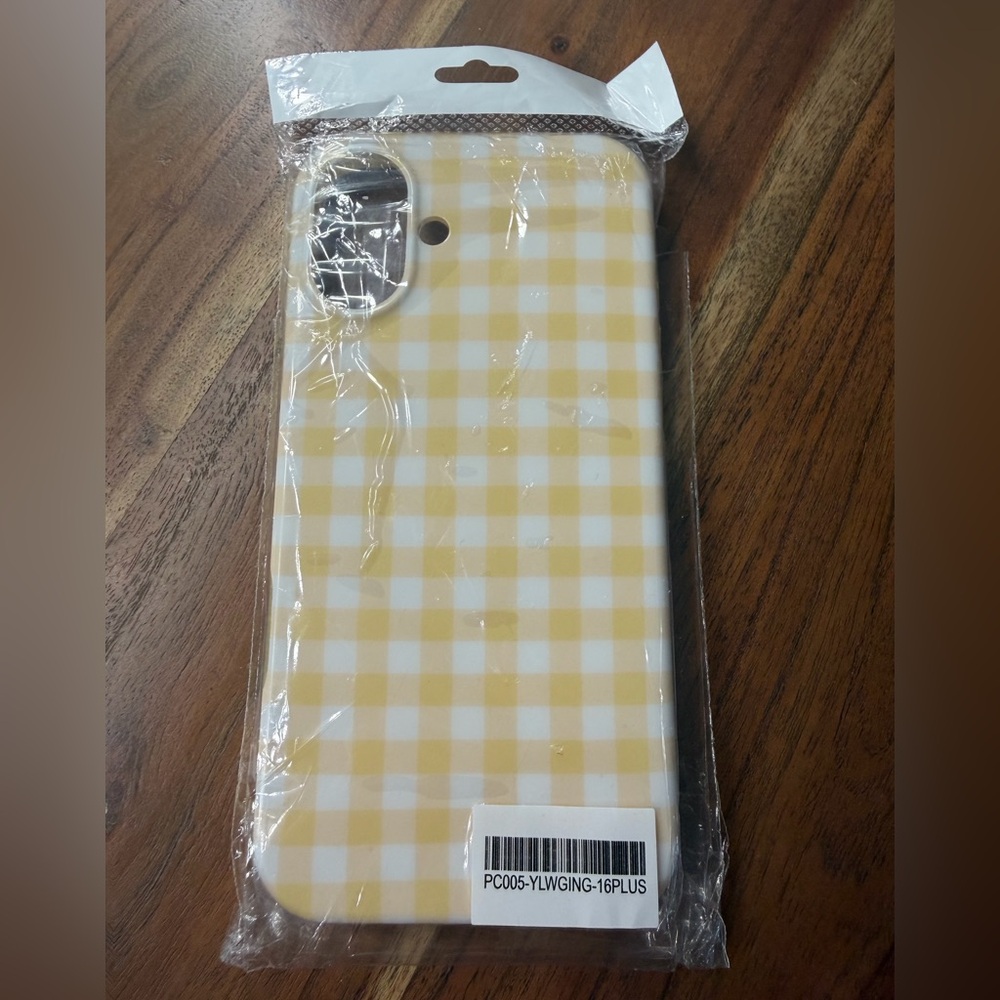 NWT Dairy Boy phone case 16 plus Butter Gingham